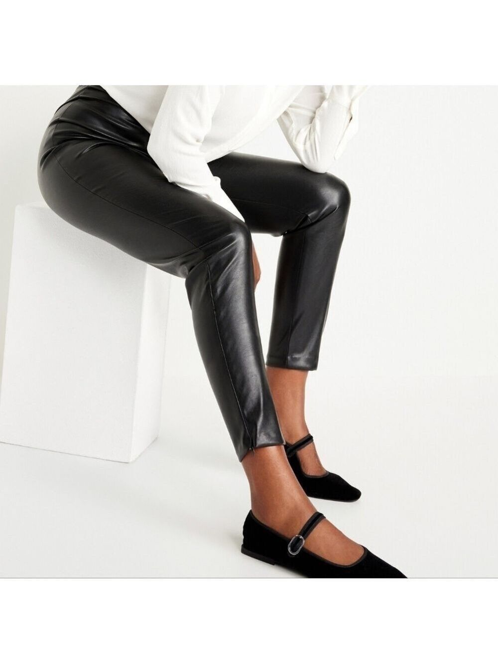 18 • Old Navy • Extra High-Waisted Black Faux Leather Pants 790